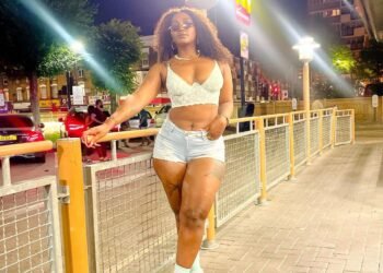 How Denim shorts present full body artistry